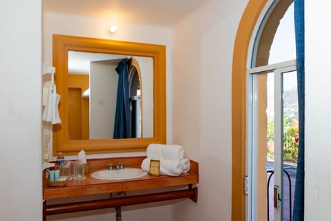 Standard Room, 2 Double Beds | Bathroom amenities | Shower, designer toiletries, hair dryer, towels