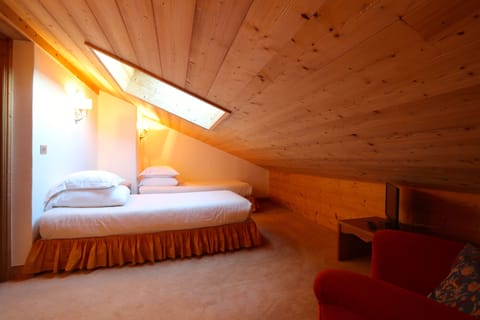 Family Room | Minibar, in-room safe, blackout drapes, free WiFi