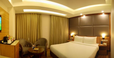 Deluxe Double Room, City View | Premium bedding, free minibar items, in-room safe, desk