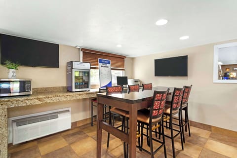 Free daily full breakfast