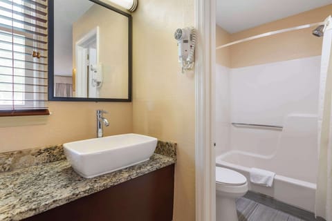 Standard Room, 2 Queen Beds, Refrigerator & Microwave, Mountain View | Bathroom | Combined shower/tub, free toiletries, hair dryer, towels