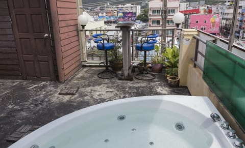 Superior Jacuzzi Room | Terrace/patio