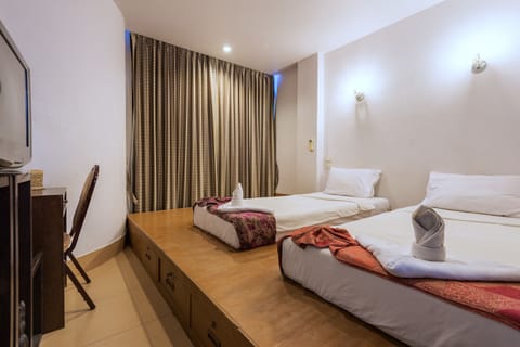 Triple Room | In-room safe, desk, rollaway beds, free WiFi