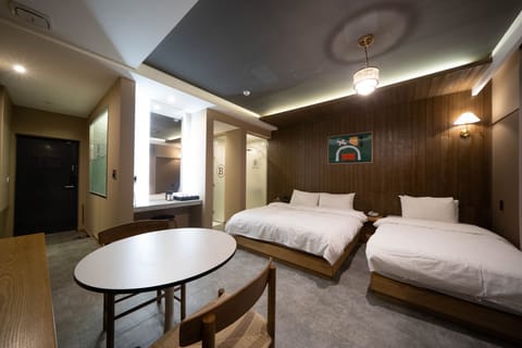 Deluxe Twin Room | In-room safe, individually decorated, desk, soundproofing