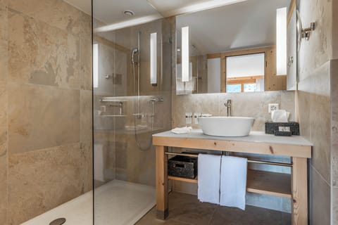 Deluxe Double Room, Balcony | Bathroom | Free toiletries, hair dryer, slippers, towels