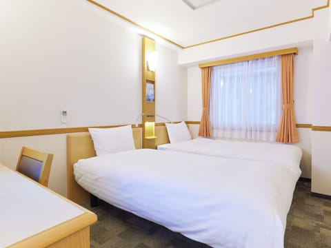 Standard Twin Room, Smoking | Desk, free WiFi