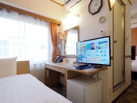 Business Room, Non Smoking | Desk, blackout drapes, WiFi, bed sheets