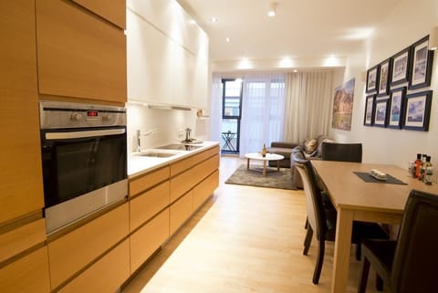 Apartment, 2 Bedrooms, Balcony | Private kitchen | Fridge, microwave, oven, stovetop