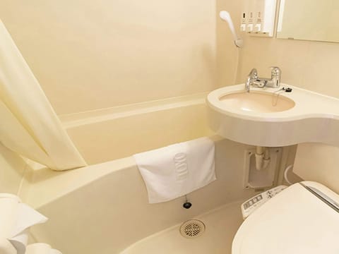 Combined shower/tub, slippers, electronic bidet, towels