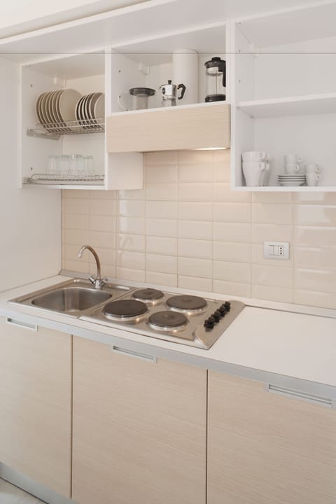 Studio, Balcony | Private kitchen | Fridge, cookware/dishes/utensils, dining tables