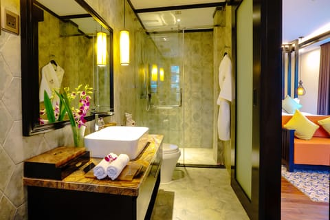 Bungalow, Lagoon View | Bathroom | Deep soaking tub, rainfall showerhead, free toiletries, hair dryer