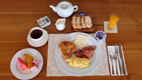 Daily cooked-to-order breakfast (IDR 100000.00 per person)