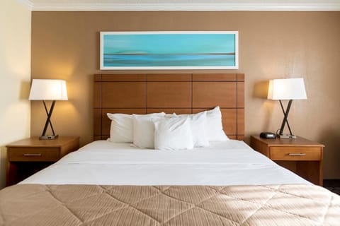 Premium bedding, in-room safe, desk, laptop workspace