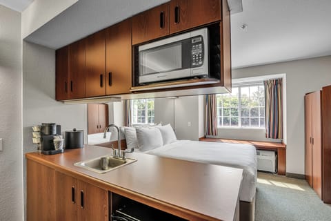 Standard Studio Suite | Premium bedding, desk, laptop workspace, blackout drapes