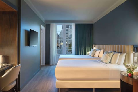 Premium Room, Balcony | Premium bedding, down comforters, pillowtop beds, minibar