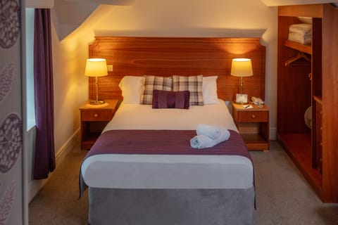 Comfort Room, 1 Double Bed, Non Smoking | In-room safe, desk, iron/ironing board, rollaway beds