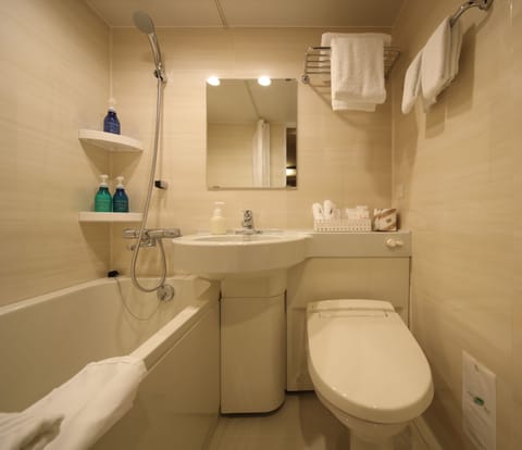 Double Room with Full Bath Room | Bathroom | Free toiletries, hair dryer, slippers, bidet