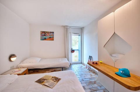 In-room safe, soundproofing, free cribs/infant beds, bed sheets