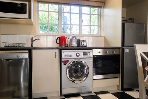 The Studio | Minibar, in-room safe, individually decorated, individually furnished