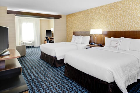 Executive Suite, Multiple Beds | Premium bedding, desk, soundproofing, iron/ironing board