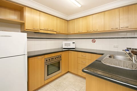 Boronia on Mounts Bay | Private kitchen | Full-size fridge, microwave, oven, stovetop