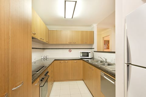 Caesia on Mounts Bay | Private kitchen | Full-size fridge, microwave, oven, stovetop