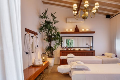 Couples treatment rooms, body treatments, aromatherapy