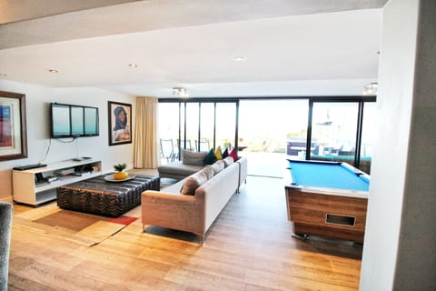 Luxury Villa | Living area | 42-inch plasma TV with satellite channels, TV
