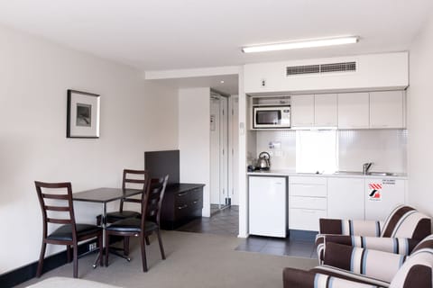 Superior Deluxe King Studio Apartment | Private kitchenette | Fridge, microwave, stovetop, coffee/tea maker