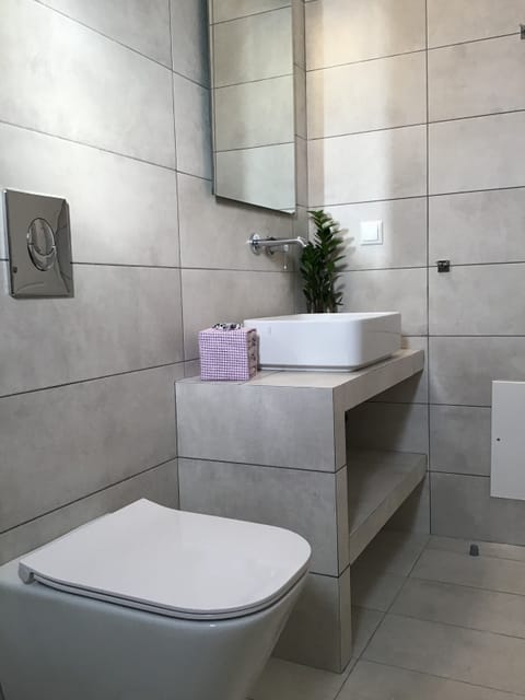 Junior Suite, Annex Building | Bathroom | Bathtub, free toiletries, hair dryer, bathrobes