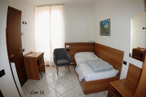 Single Room | Desk, free WiFi, bed sheets, wheelchair access