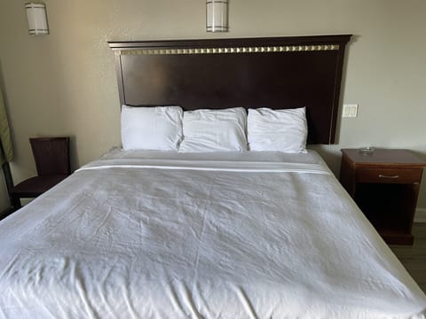 In-room safe, free WiFi, bed sheets