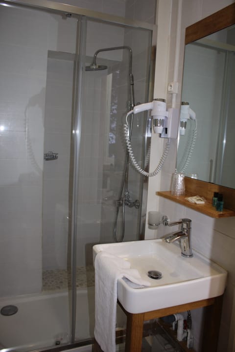 Bathroom | Shower, towels