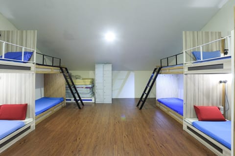 Shared Dormitory, Men only | Free WiFi, bed sheets