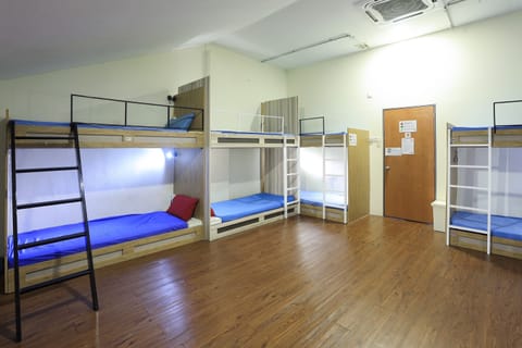Shared Dormitory, Men only | Free WiFi, bed sheets