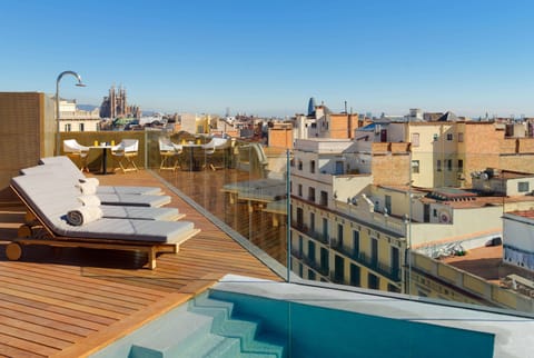 Indoor pool, seasonal outdoor pool, sun loungers