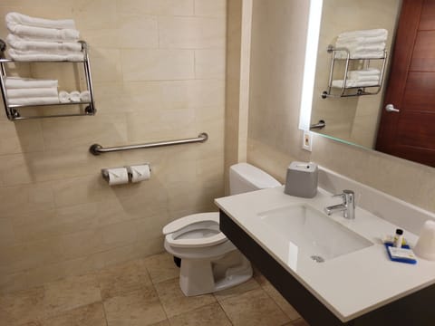 Standard Room, 2 Double Beds, Mobility Accessible (Mobility, Access Tub) | Bathroom | Free toiletries, hair dryer, towels