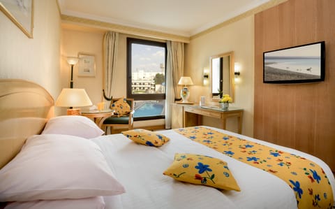 Standard Room, Pool View | 1 bedroom, Egyptian cotton sheets, minibar, in-room safe