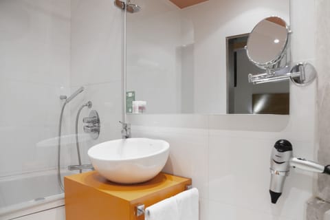 Basic Double Room (Patio Interior) | Bathroom | Free toiletries, hair dryer, towels, soap