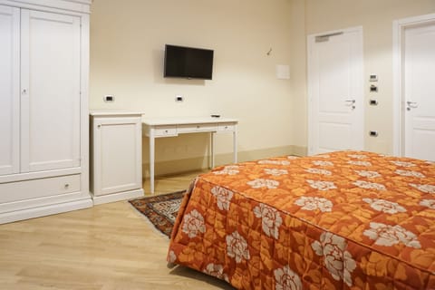 Double Room | Premium bedding, down comforters, pillowtop beds, in-room safe