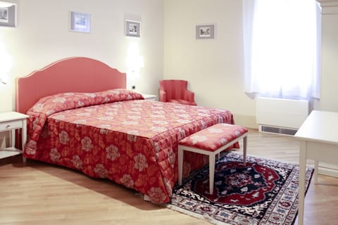 Double Room | Premium bedding, down comforters, in-room safe, desk
