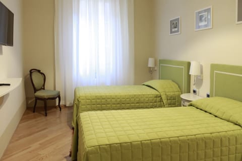 Twin Room | Premium bedding, down comforters, in-room safe, desk