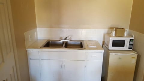 Classic Suite, 1 Bedroom, Non Smoking, Kitchen | Private kitchen | Fridge, microwave