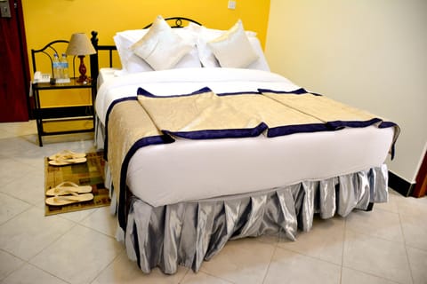 Standard Double Room, 1 Queen Bed, Garden View | In-room safe, free WiFi, bed sheets