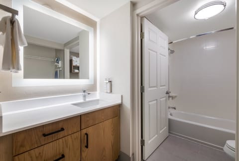 Suite, 2 Bedrooms, Accessible, Kitchen (2 Bathrooms) | Bathroom | Free toiletries, hair dryer, towels