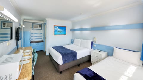 Deluxe Double or Twin Room | Laptop workspace, iron/ironing board, free WiFi, bed sheets