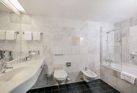 Suite, 1 King Bed with Sofa bed, Non Smoking | Bathroom | Combined shower/tub, free toiletries, hair dryer, towels