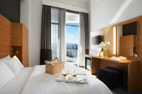 Junior Suite, Sea View | Premium bedding, in-room safe, blackout drapes, soundproofing