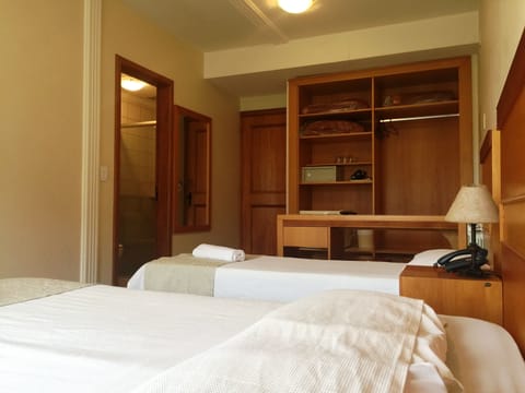 Deluxe Triple Room | Minibar, desk, blackout drapes, free WiFi