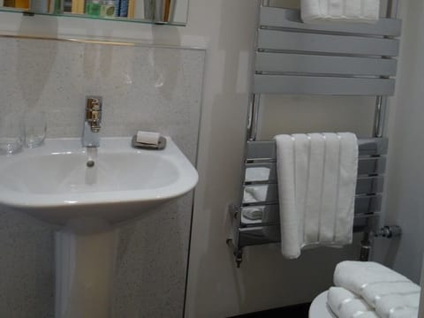 Standard Double Room, Ensuite (First Floor) | Bathroom